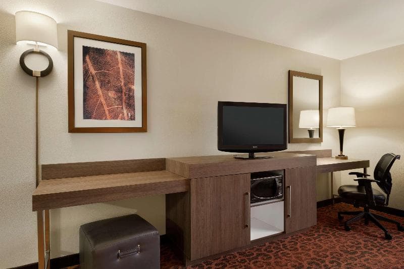 Hampton Inn Wichita Falls-Sikes Senter Mall 5