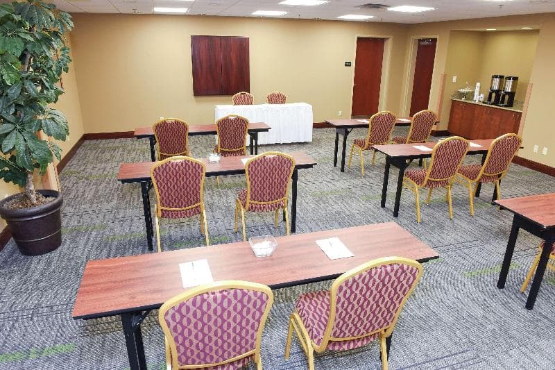 Hampton Inn & Suites Madisonville photo 1