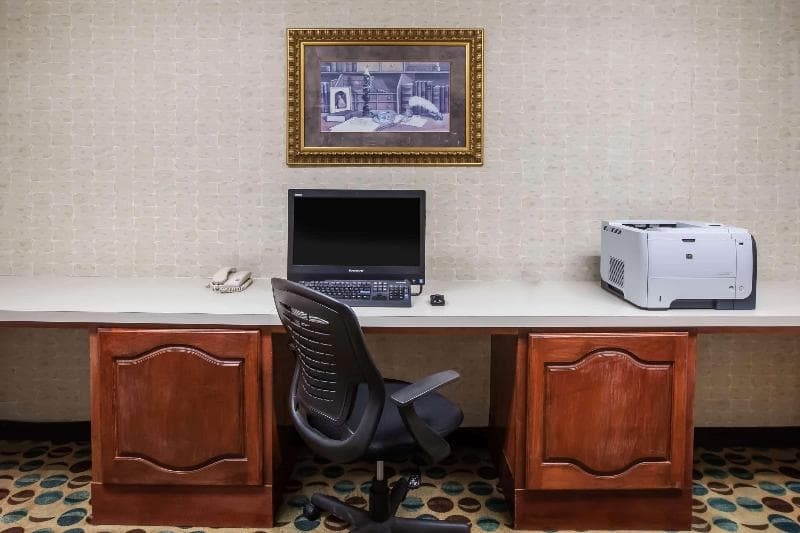 Days Inn & Suites by Wyndham Tyler photo 1