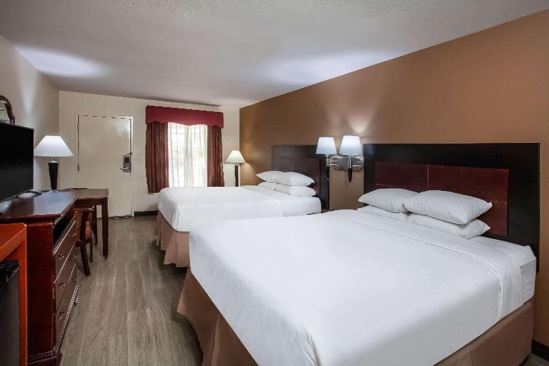 Days Inn & Suites by Wyndham Tyler 4