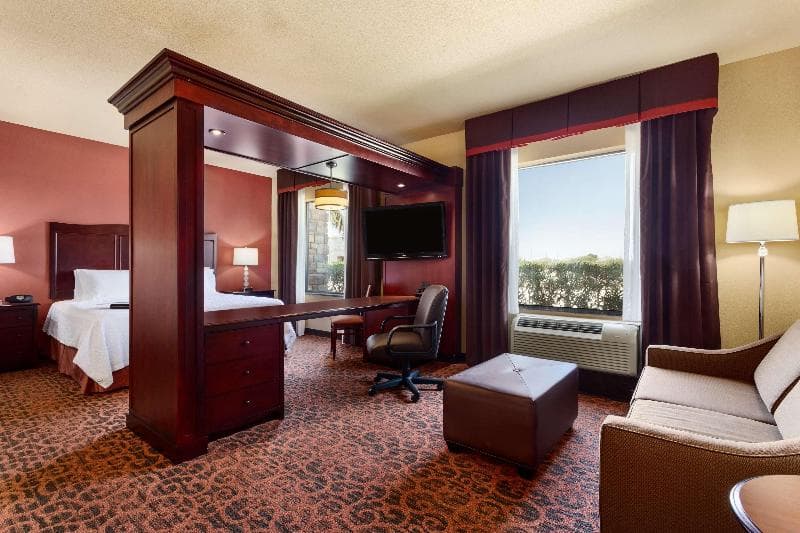 Hampton Inn & Suites Mission 2