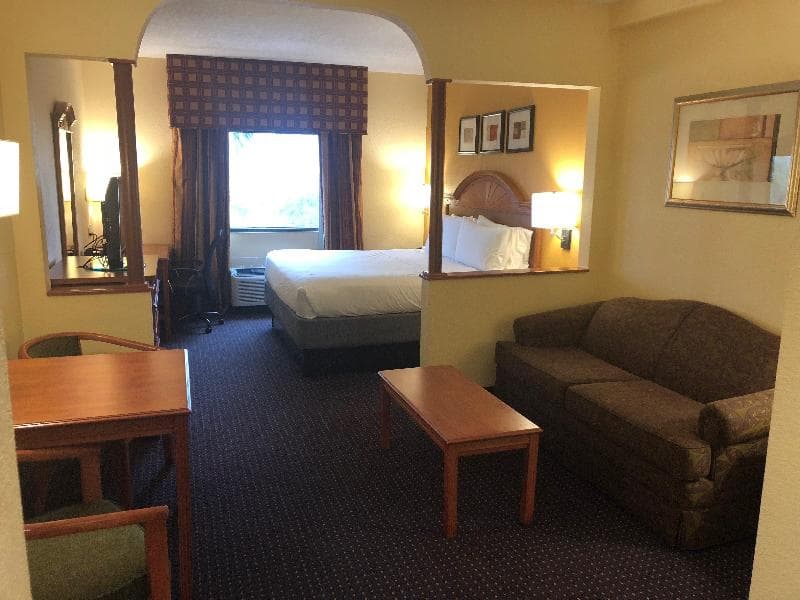 Holiday Inn Express & Suites Fort Lauderdale Airport West 3