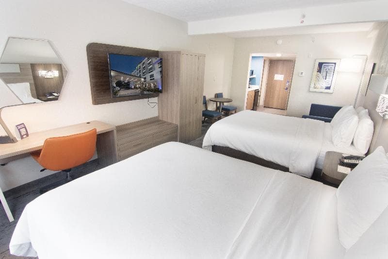 Holiday Inn Express & Suites Fort Lauderdale Airport West 5