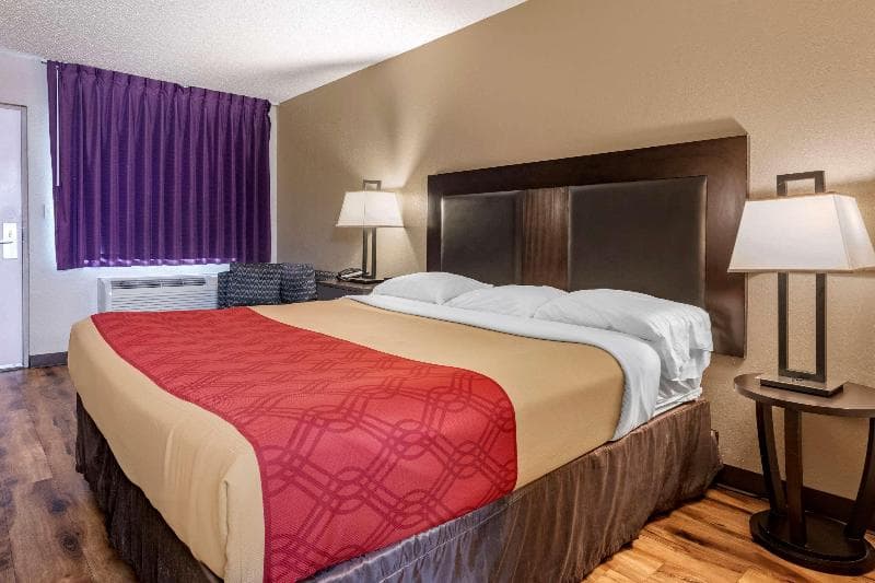 Econo Lodge Sebring 3