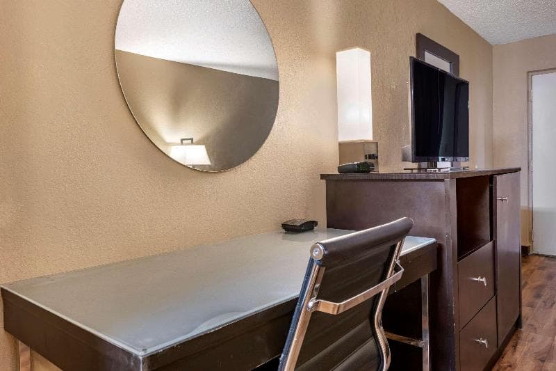 Econo Lodge Sebring 4