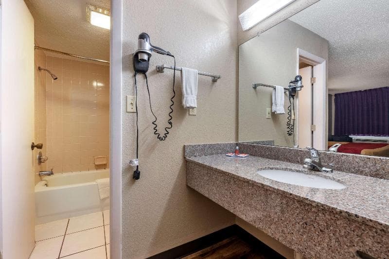 Econo Lodge Sebring 5