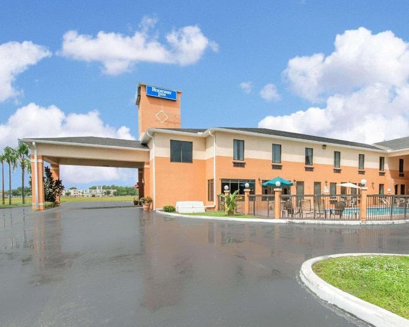 Rodeway Inn photo 1