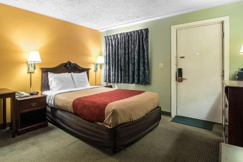 Econo Lodge Brattleboro 4