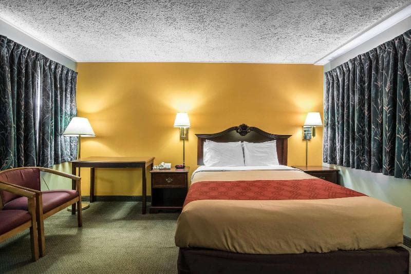 Econo Lodge Brattleboro 5
