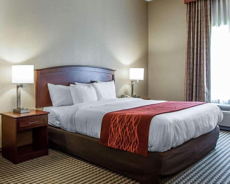 Comfort Inn & Suites 2