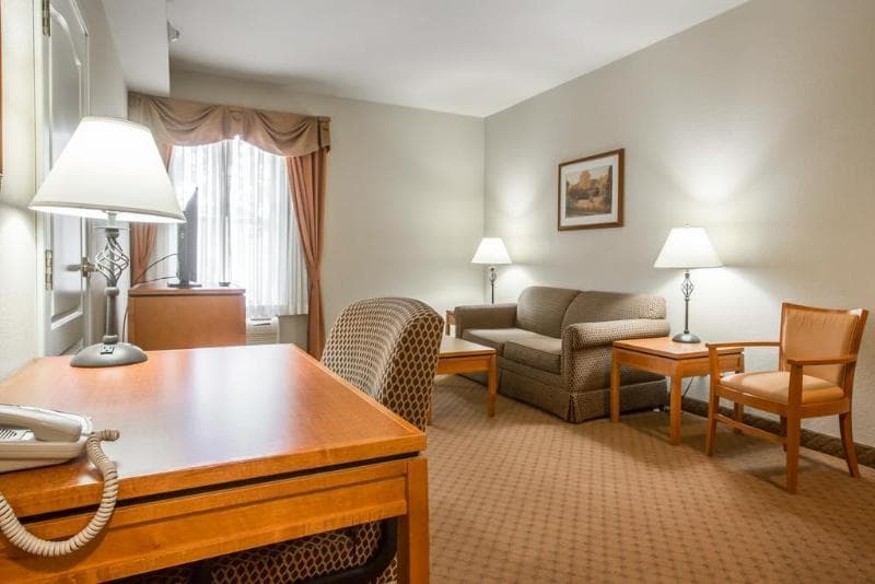 Fairfield Inn & Suites By Marriott Goshen Middleto 5