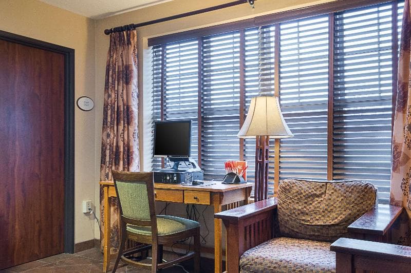 Econo Lodge 3