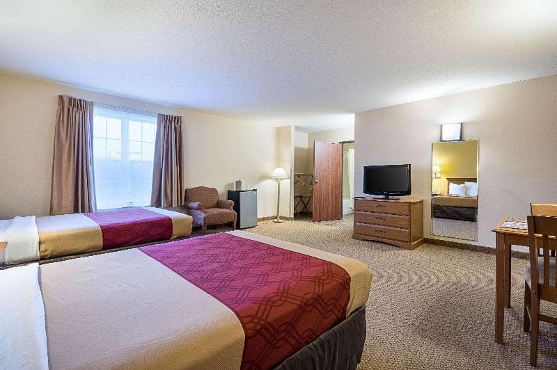 Econo Lodge 2
