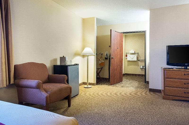 Econo Lodge 4