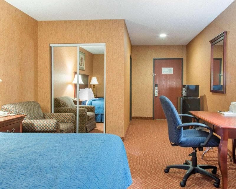 Quality Inn & Suites 4