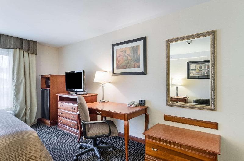 Quality Inn & Suites 2