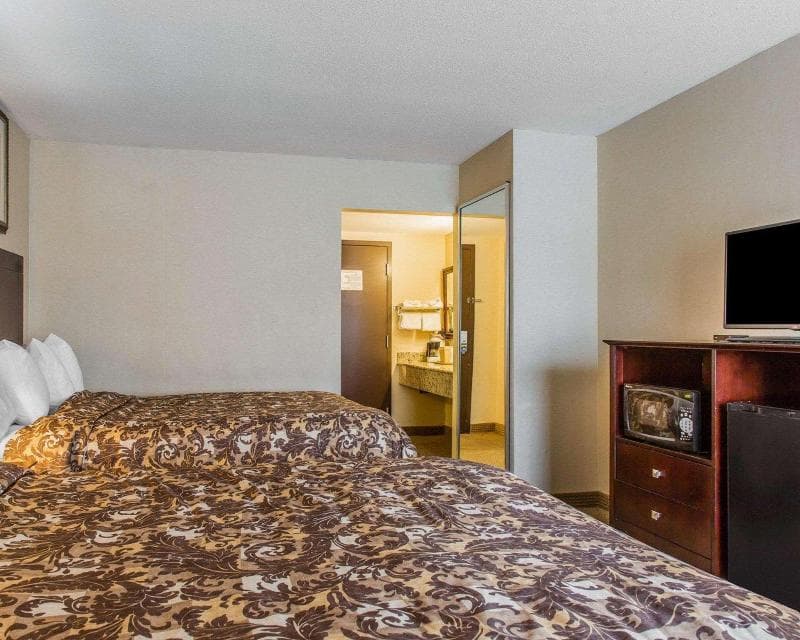 Rodeway Inn & Suites East Windsor 4