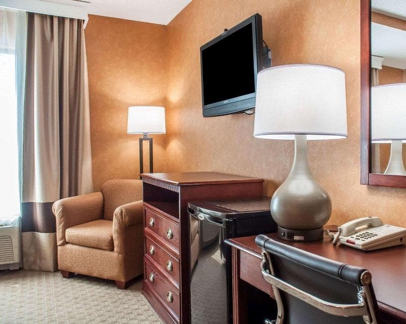 Comfort Inn Near Walden Galleria Mall 2