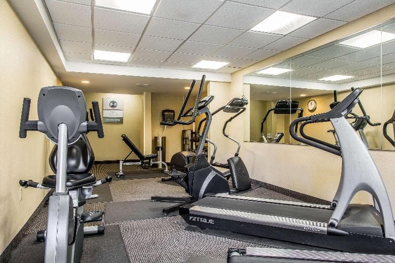 Clarion Hotel & Suites Hamden-New Haven 4