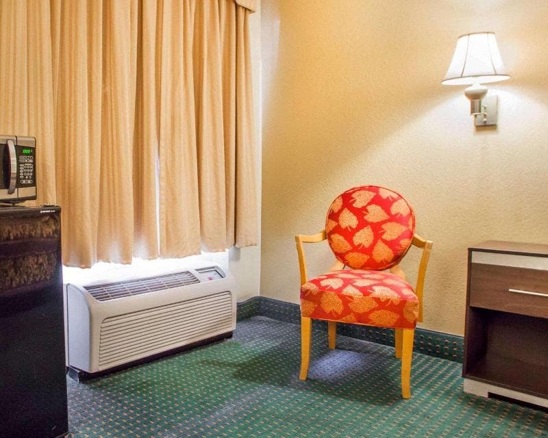 Rodeway Inn 3
