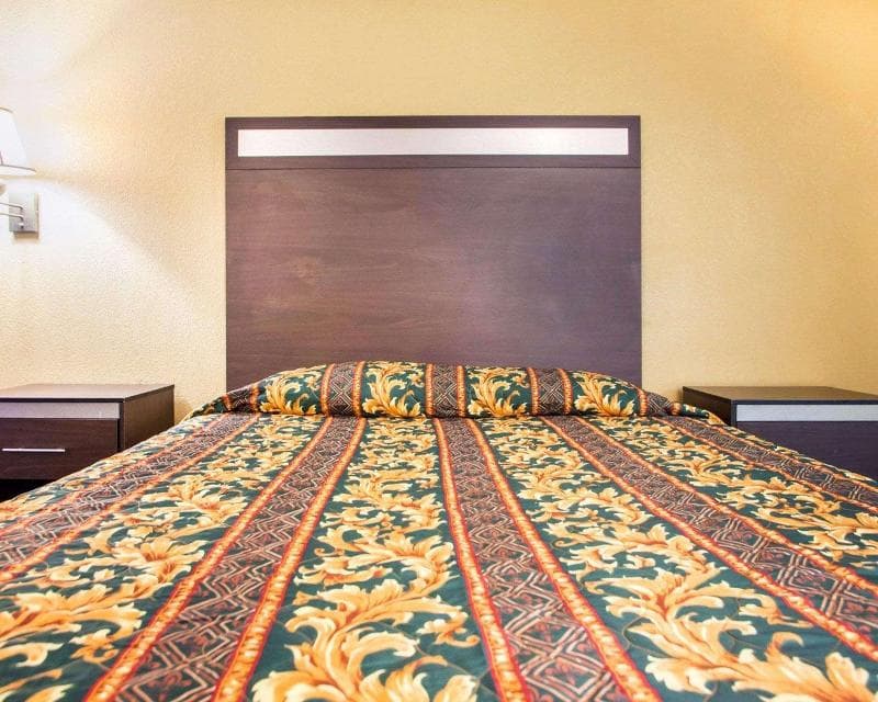 Rodeway Inn 4