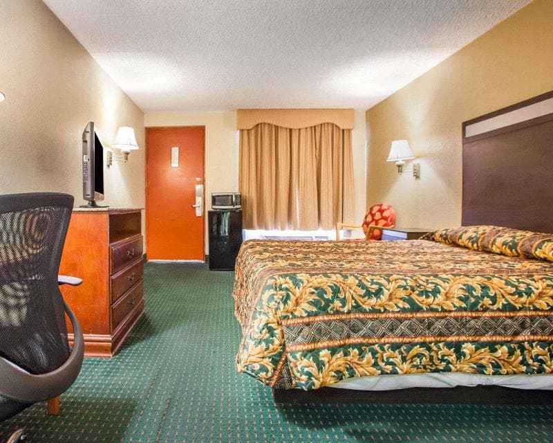 Rodeway Inn 5