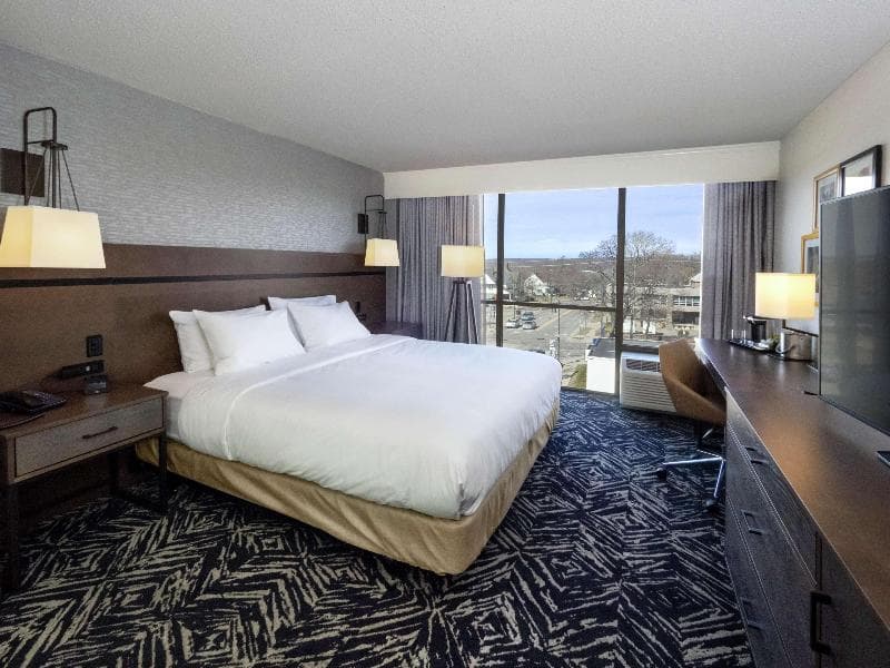 DoubleTree by Hilton Jamestown 5
