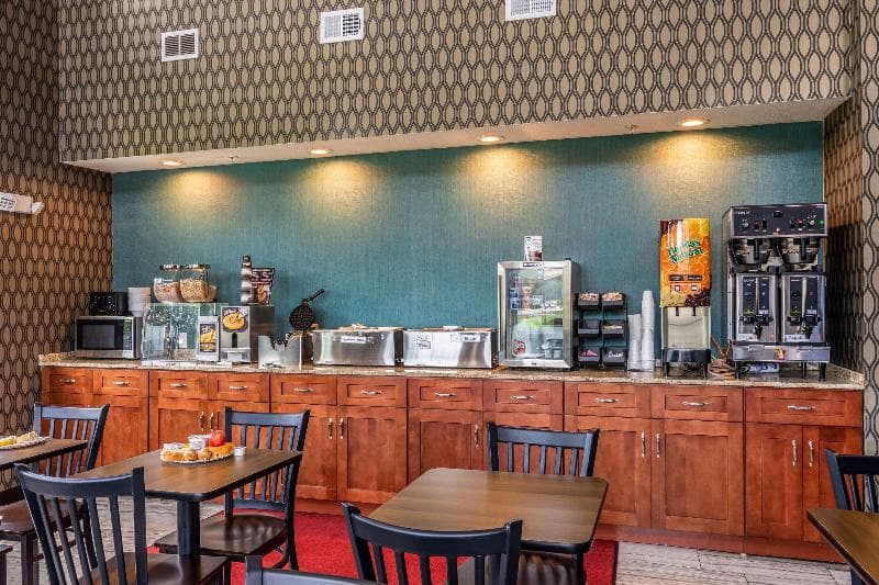 Rodeway Inn & Suites photo 1