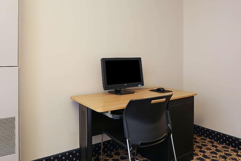 Econo Lodge Darien Lakes photo 1