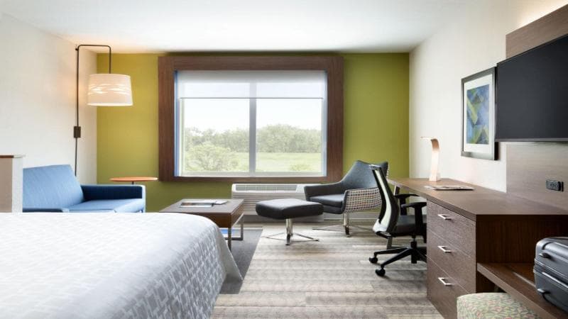 Holiday Inn Express Fall River North 3