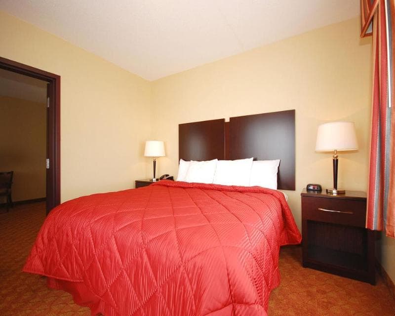 Comfort Inn & Suites photo 1