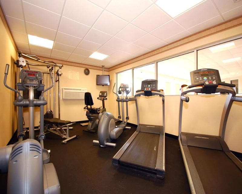 Comfort Inn & Suites 2