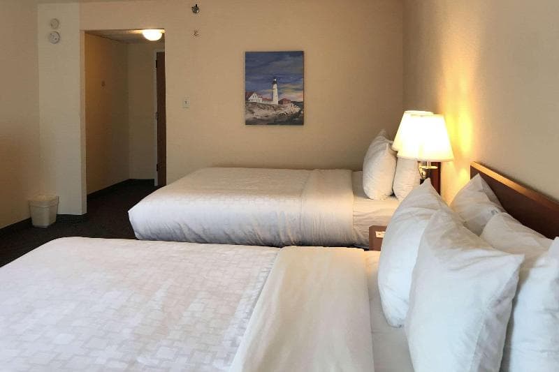 Clarion Hotel & Conference Center 4