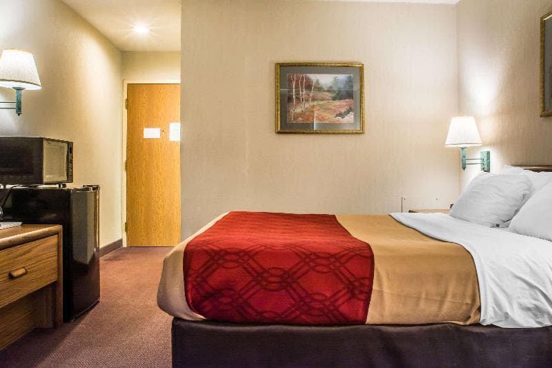 Econo Lodge Painted Post 5