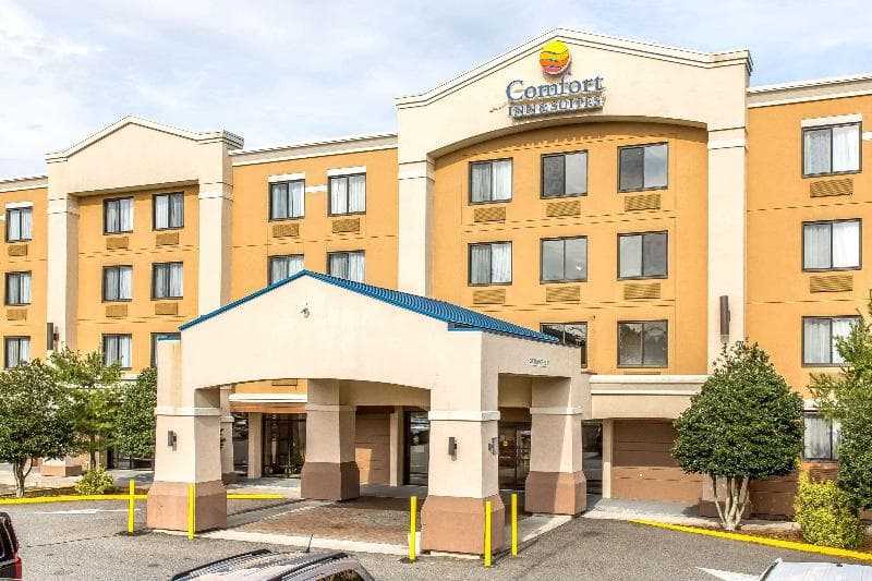 Comfort Inn & Suites photo 1