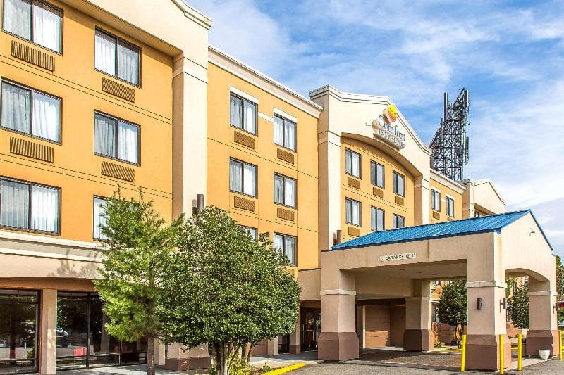 Comfort Inn & Suites 4