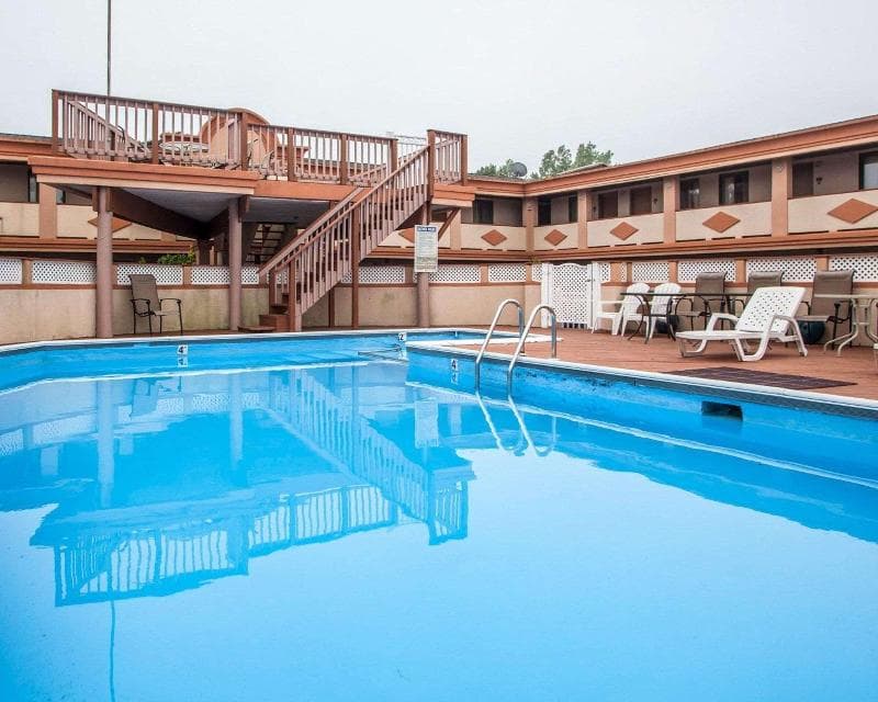 Rodeway Inn 3