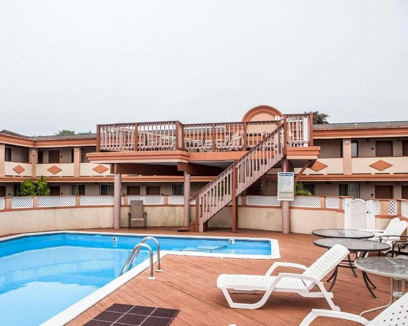 Rodeway Inn 5