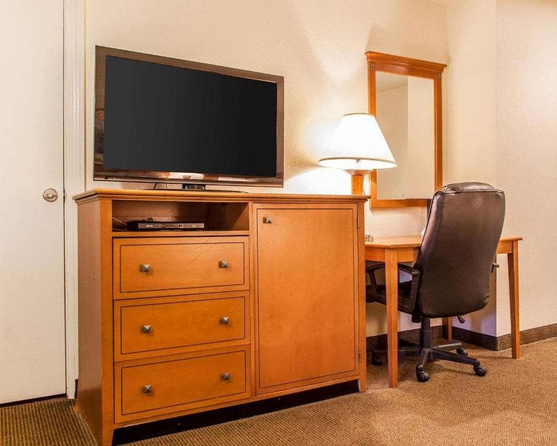 Rodeway Inn 4