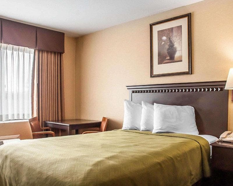 Econo Lodge Elmira-Corning 4
