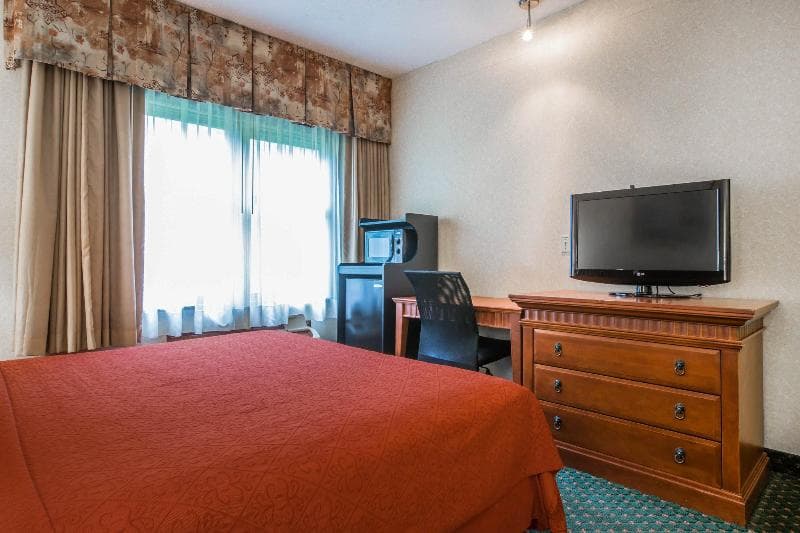 Econo Lodge Glens Falls / Lake George 2