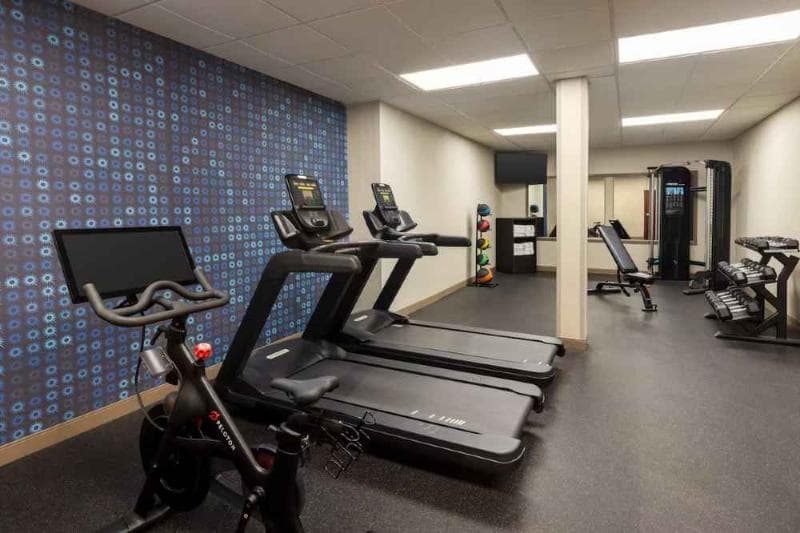 La Quinta Inn & Suites by Wyndham Lake George photo 1