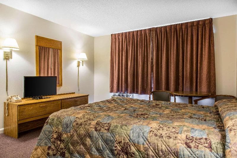Rodeway Inn 4