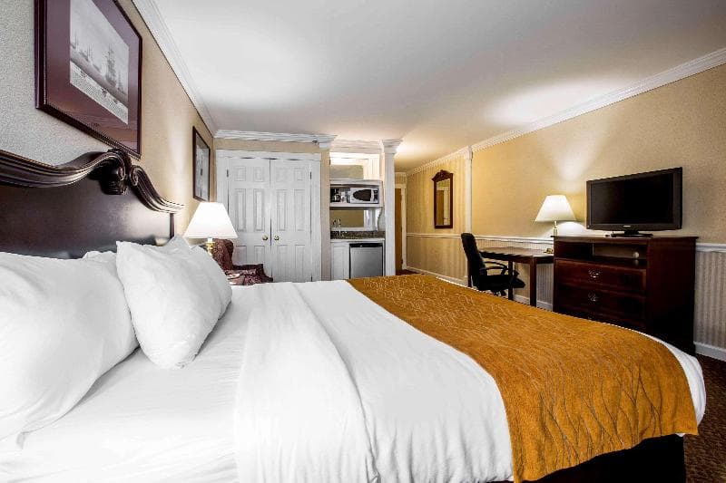 Comfort Inn And Suites Plattsburgh - Morrisonville photo 1