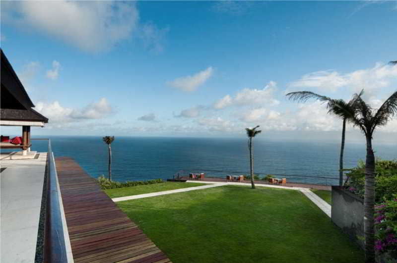 The Edge photo 1