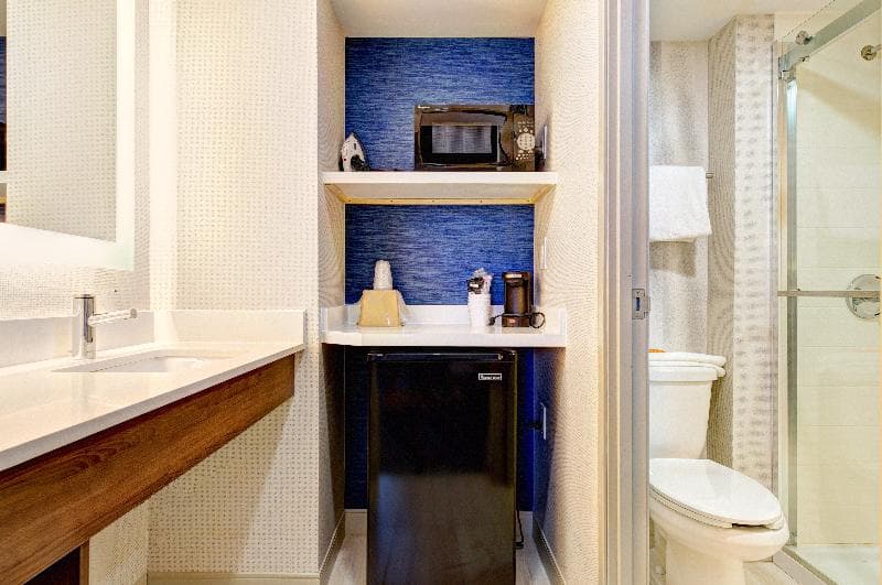 Holiday Inn Express & Suites Phoenix-Tempe 3