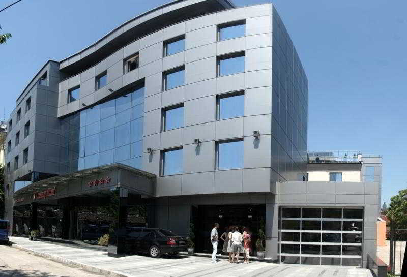 Cosmopolitan main