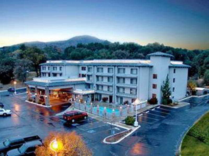 Yosemite Southgate Hotel and Suites 3