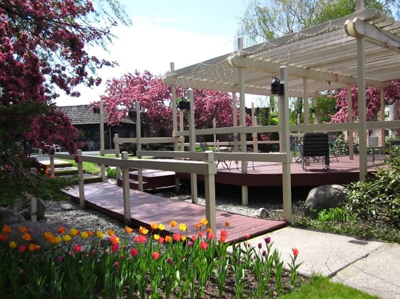 Fireside Inn & Suites (Adults Only) 2
