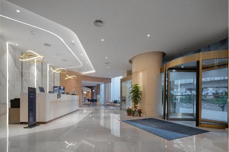 Holiday Inn Express Shanghai Jinqiao Central 2